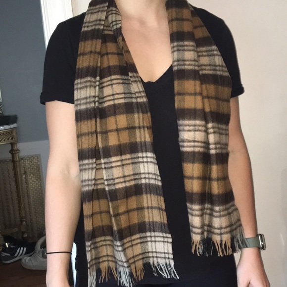 Vintage Burberry’s Plain Scarf Made in Scotland - Picture 2 of 2